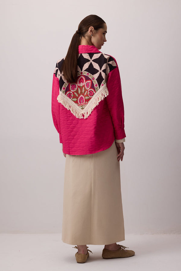 ARKASI BASKILI KAPİTONE GÖMLEK