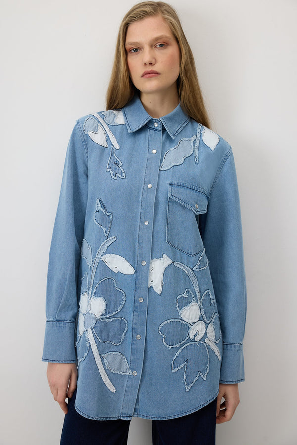 APLİKE NAKIŞLI DENIM GÖMLEK