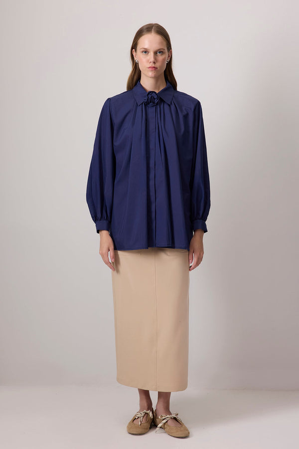 %100 PAMUKLU GÜL DETAYLI GÖMLEK